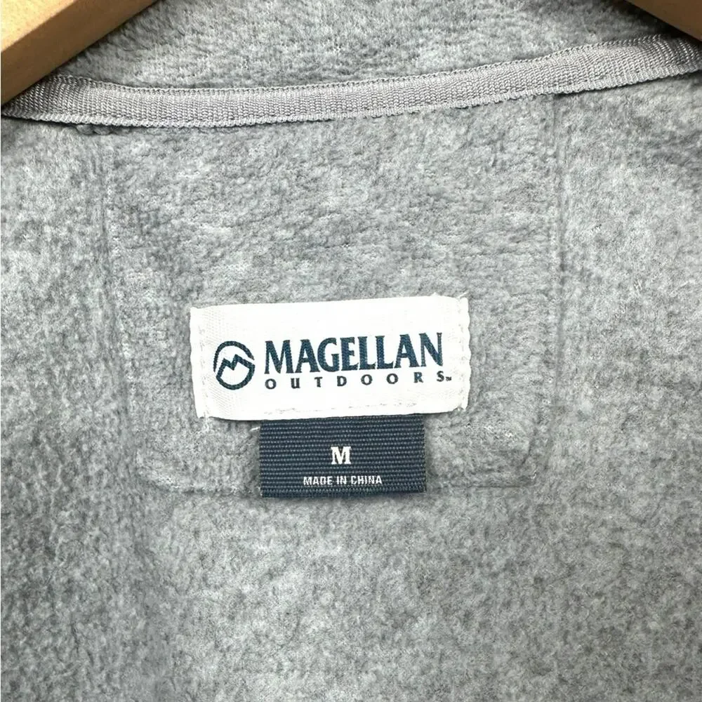 Boys Medium Magellan zip up activewear fleece jacket sweater grey